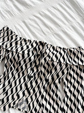 1pc Casual Off Shoulder Long Sleeve Wavy Stripe Blouse